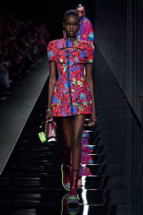 versace défilé 2021|Versace fashion.